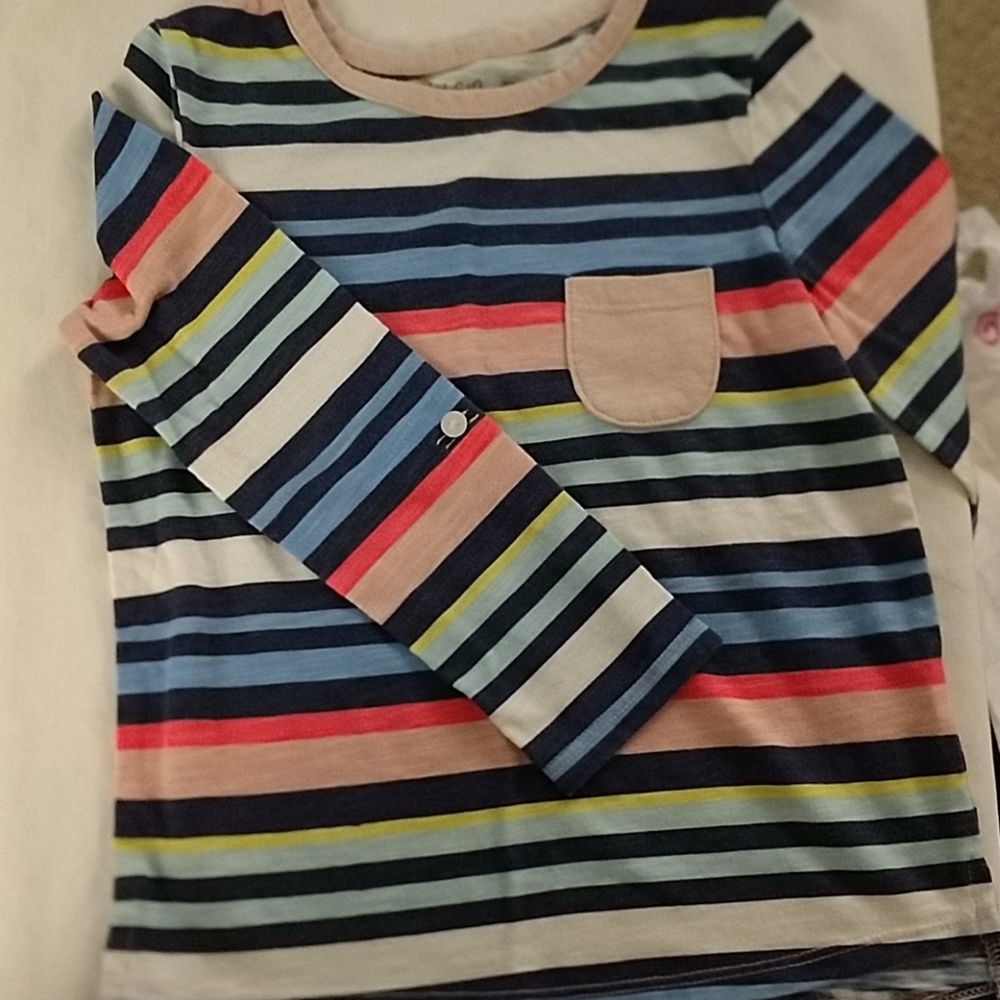 Multicolor adjustable sleeve t-shirt